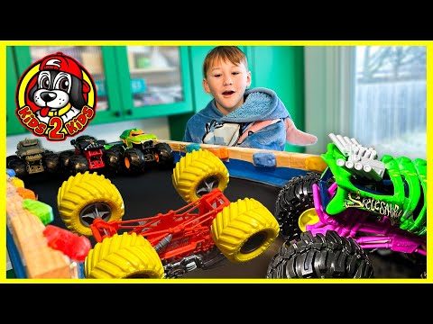 Monster Jam & Hot Wheels - BIGGEST Monster Trucks TREADMILL RACE (DIY SUPER MEGA FLIP RAMP)
