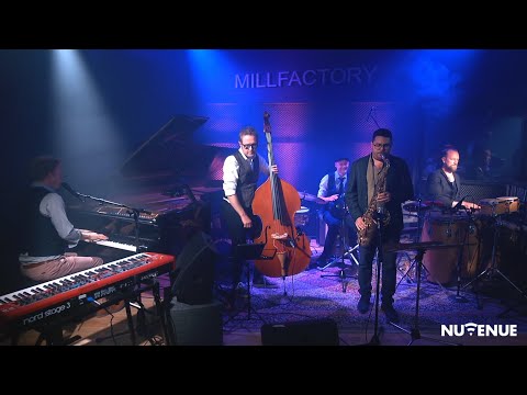 Acoustic Lounge – Black and Gold – feat. Gabor Bolla