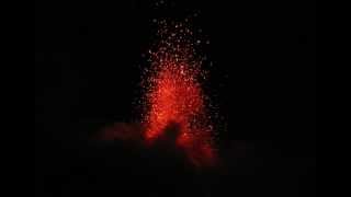 preview picture of video 'Volcanic eruption of Stromboli, 2010'