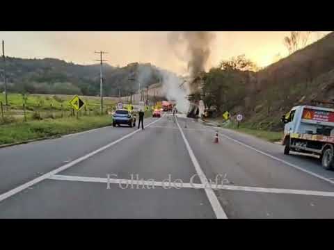 Carreta pega fogo na Serra das Araras e causa transtornos