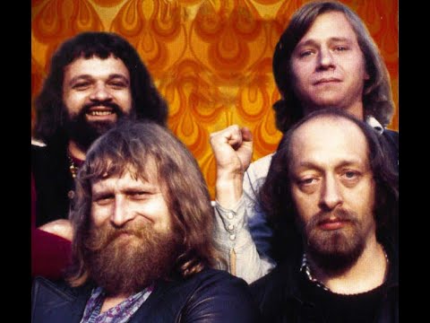 Insterburg & Co, Mädchen am See