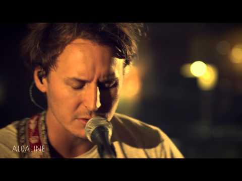 Alcaline, le Teaser : Ben Howard jouera Rivers In Your Mouth