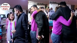 Sanjay Dutt Emotionally Hugs His College Friend Met All Of Sudden At Mumbai Airport!