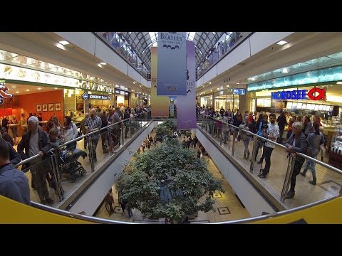 All You Need Is Love Flashmob in der City-Galerie Siegen zum 75. Geburtstag von John Lennon