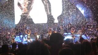 Regine Velasquez (Silver Concert) - Closing &quot;Shake your Groove thing&quot;