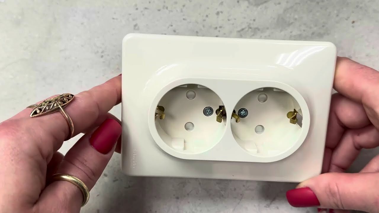 Розетка двухместная с/з со шторками SCHNEIDER Sedna Design бежевый SDD312221