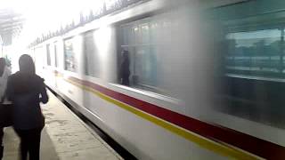 preview picture of video 'Tokyo Metro 05-09F EMU passing Depok Baru Station'