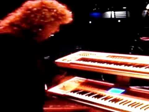 Jim Gilmour (Saga) - Explains Korg Keyboards