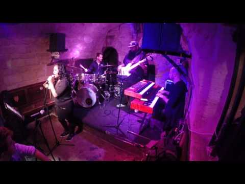 CAVEAU DES OUBLIETTES:JAZZ MAGAZINE/ELODIE JI AND THE TWERK ORCHESTRA