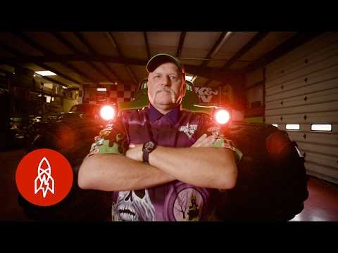 GRAVE DIGGER: The Definition of a Monster Truck