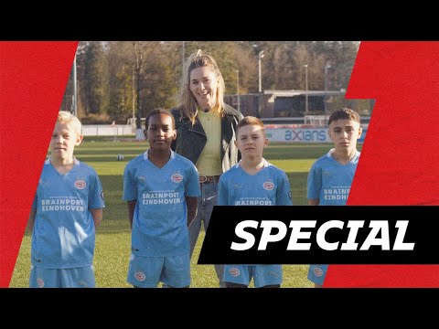 10 JAAR OUD en al speler bij PSV: 'Het is zwaar, maar heel LEERZAAM!' 😎 | #PSVAcademy