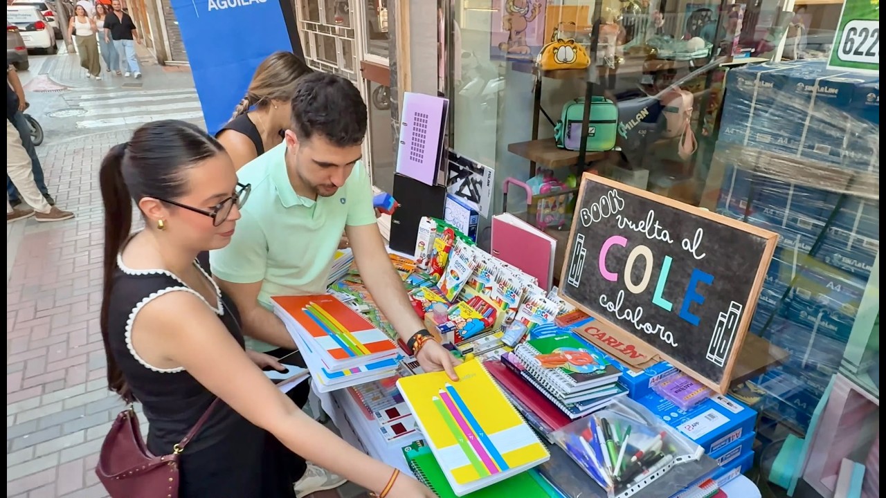 NNGG realiza hasta el viernes su tradicional recogida de material escolar para familias necesitadas de Águilas