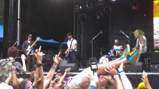 Lollapalooza 2013 Wavves &quot;Green Eyes&quot;