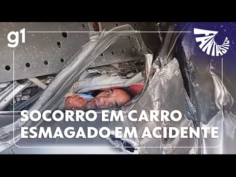 Fantástico: Imagens mostram socorro em carro esmagado com 5 pessoas da mesma família #g1