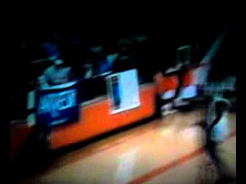 Larry Zig dunks on Jamal Jones