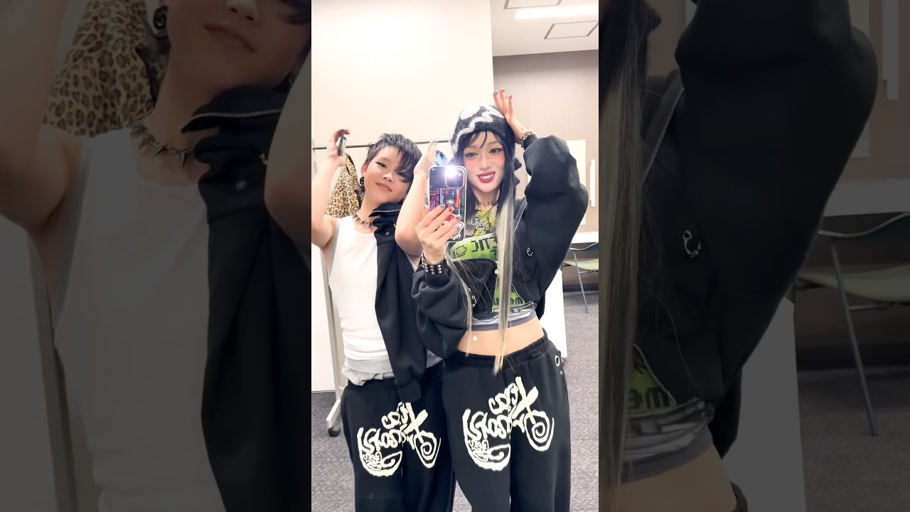 𝐰𝐚𝐭𝐜𝐡 𝐭𝐡𝐢𝐬 𝐢𝐧 𝐟𝐫𝐨𝐧𝐭 𝐨𝐟 𝐚 𝐦𝐢𝐫𝐫𝐨𝐫 𝐰𝐢𝐭𝐡 𝐚 𝐟𝐫𝐢𝐞𝐧𝐝🪞˖⁺｡˚⋆˙