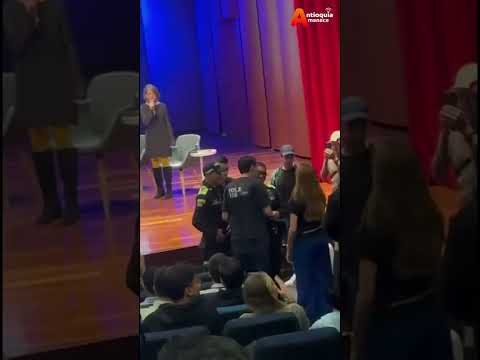 Expulsan a David Toledo de debate en Eafit por acusaciones contra senadora