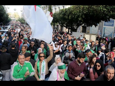 الجزائريون يواصلون حراكهم في الجمعة 45 وسط دعوات للحوار مع الرئيس تبون