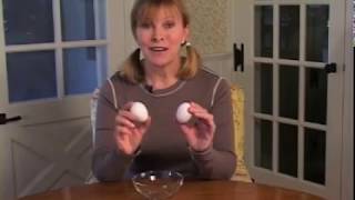 How to Tell a Boiled Egg from Raw