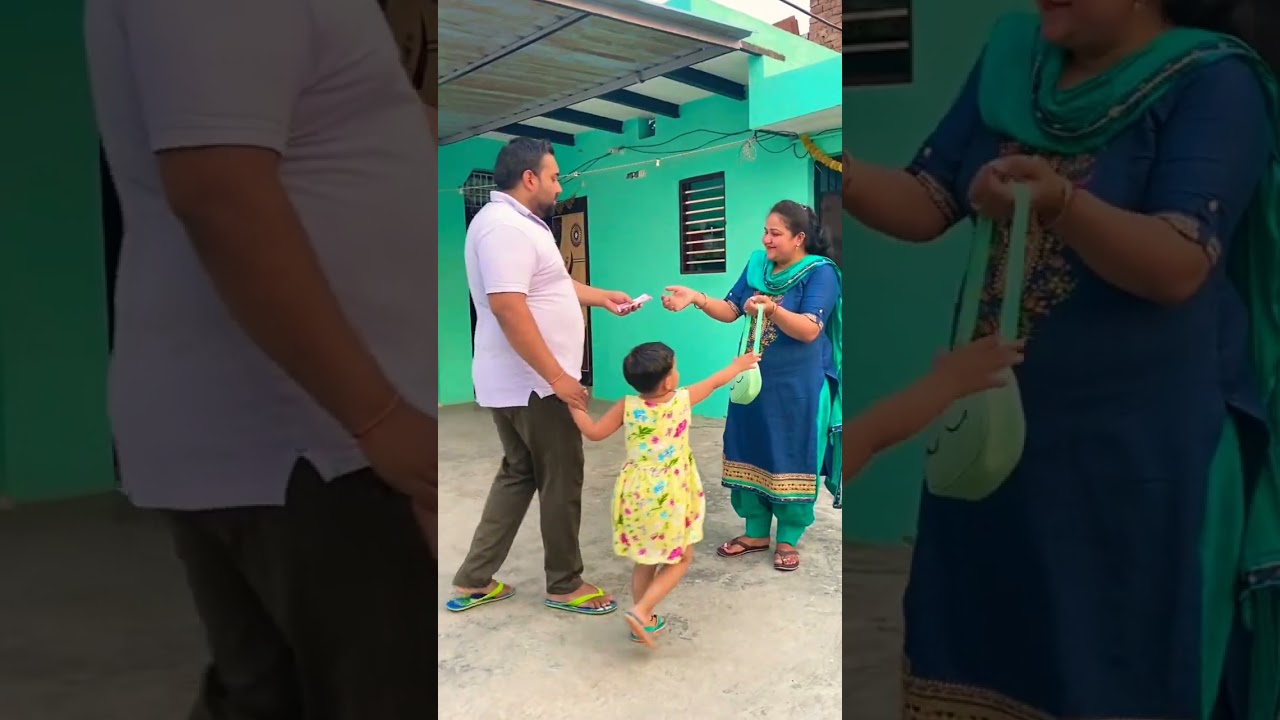 Watch video Pyare Chor 😱😱 Family Comedy 🤣🤣 #shorts #hum2hamare2 #comedy Now Pyare Chor 😱😱 Family Comedy 🤣🤣 #shorts #hum2hamare2 #comedy