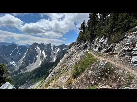 Hike to Kendall Katwalk | day hike on the Pacific Crest Trail | 12.4 miles out and back