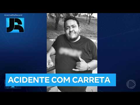 Motorista morre depois que carro fica prensado entre caminhão e poste, em Aparecida de Goiânia (GO)
