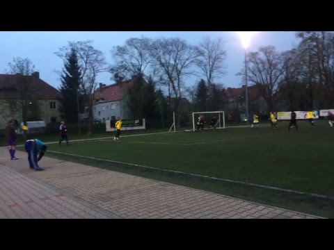 05.04 Old Boys (bordowe) - The Crazy Gang (żółte)