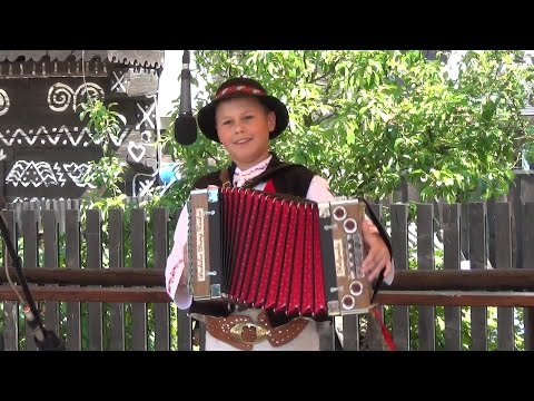 Andrejko Majerčík -  Čičmany 5.ročník stretnutia heligonkárov 2015