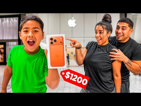 We BOUGHT Our 6 Year Old Son An IPHONE 17! 