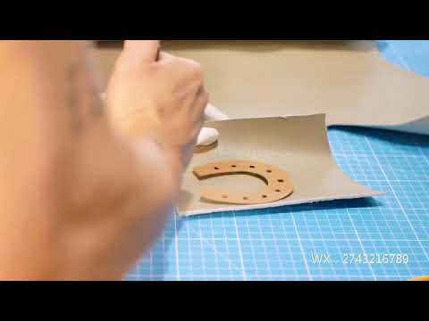 The horseshoe pendant