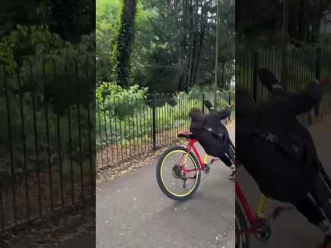 OmG😱 #bikelife #wheelie . #bike #wheelies #lh1 #wheeliewednesday #wheeliebike #fail