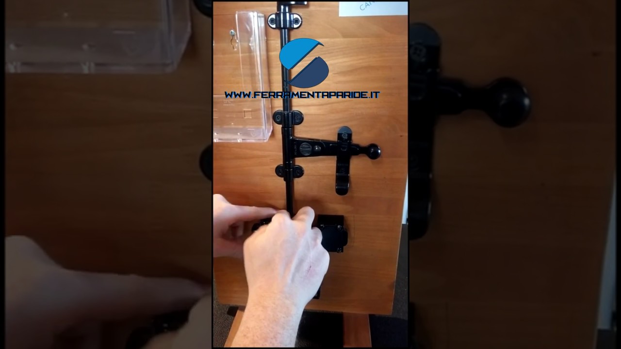 Ferramenta per persiane in legno: catenaccio sopra spagnoletta