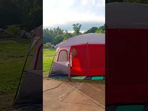 acampamos de barraca na beira do rio com boa estrutura de luz ,água, banheiros e boa pescaria.