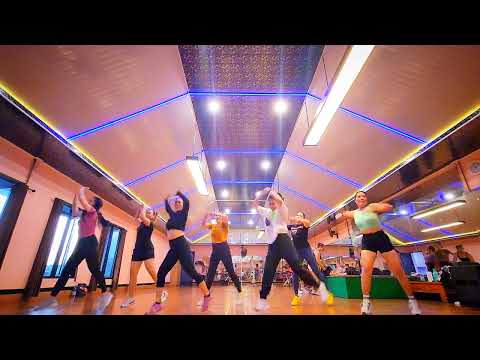 Puro Guayeteo zin 111 | no equipment workout | zumba | dance | fitness | bella vamp