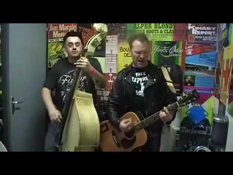 The Hyperjax - Spider on the wall (acoustic in a French toilet Feb 2017)