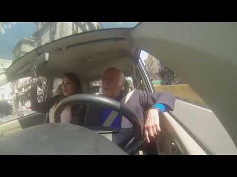 NONNO IMPAZZISCE NEL TRAFFICO (telecamera nascosta)