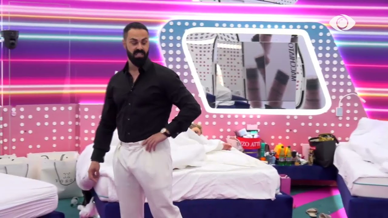 Landi këndon pjesën e këngës së Mirit, banori preket