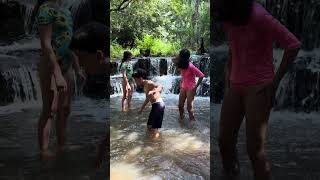 🏞️ Um Dia Perfeito Nessa Cachoeira Surreal!