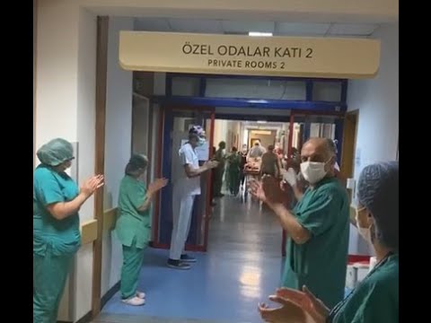 DEÜ Hastanesi'nden alkışlarla taburcu oldular