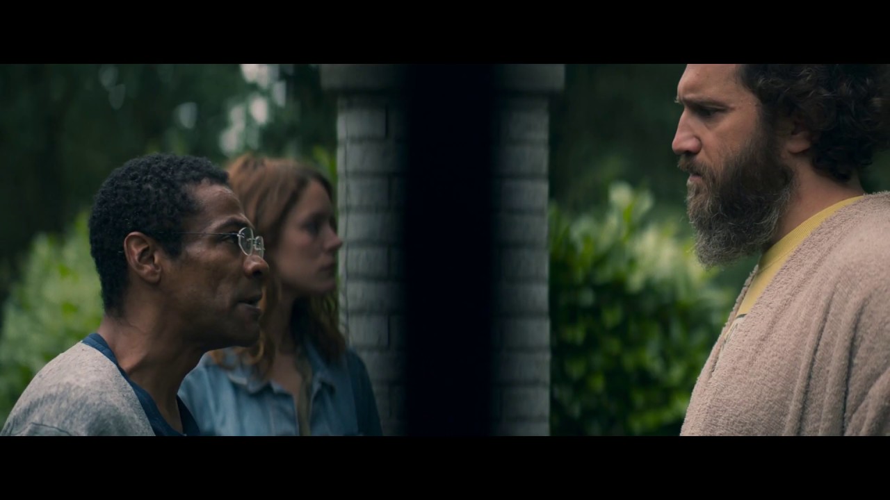 Trailer oficial de Estranhos em Casa - Legendado