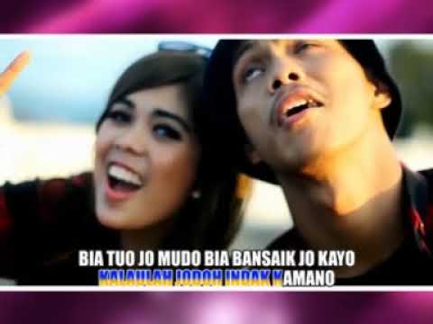 Ratu Sikumbang Feat Dafa Sikumbang - Bia Tuo Jo Mudo (Duet Remix Minang Video)