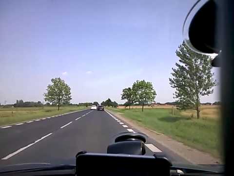 Pośpieszny kierowca w Mercedesie