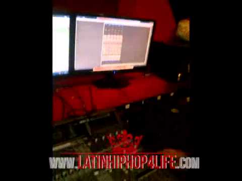 tbt Alex fatt grabando para el remix si cruzan los parto de Eme Carrion exclusivo para lhh4l 2012