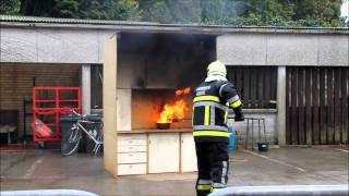 preview picture of video 'Brandweer Gistel - Demo brandende frietketel'