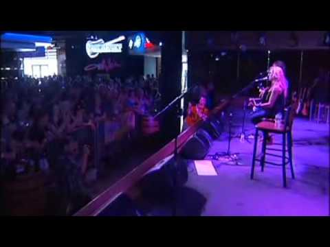 Sheryl Crow holds free concert at Toby Keith's I Love This Bar