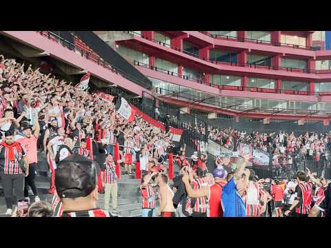 ""SER DE RIVER, SER DE BOCA" | CHACARITA JUNIORS - LA FAMOSA BANDA DE SAN MARTÍN (Sub: ES/E" Barra: La Famosa Banda de San Martin &bull; Club: Chacarita Juniors &bull; País: Argentina