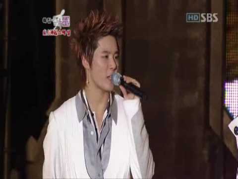 Junsu and Changmin singing Timeless