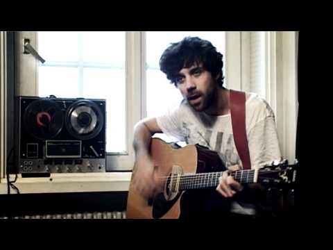 Bedroomdisco TV: Florian Ostertag - 'I Don't Know What To Say' acoustic
