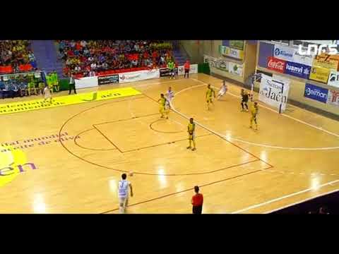 Falta. Gol  giro por fondo de  Parrulo ante Jaen.