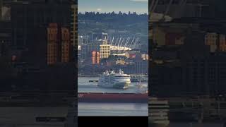 Tanker over cruise ship 💯